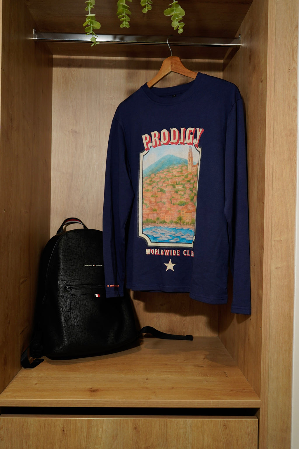 ‘VUE DU MONDÉ’ Navy